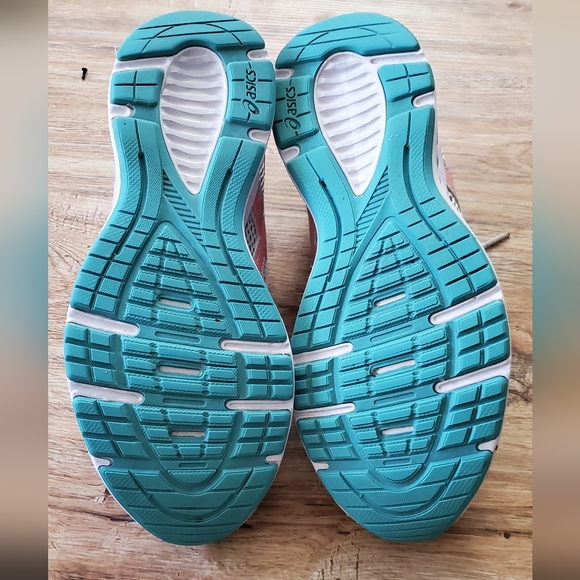 ASICS - Picture 3 of 4